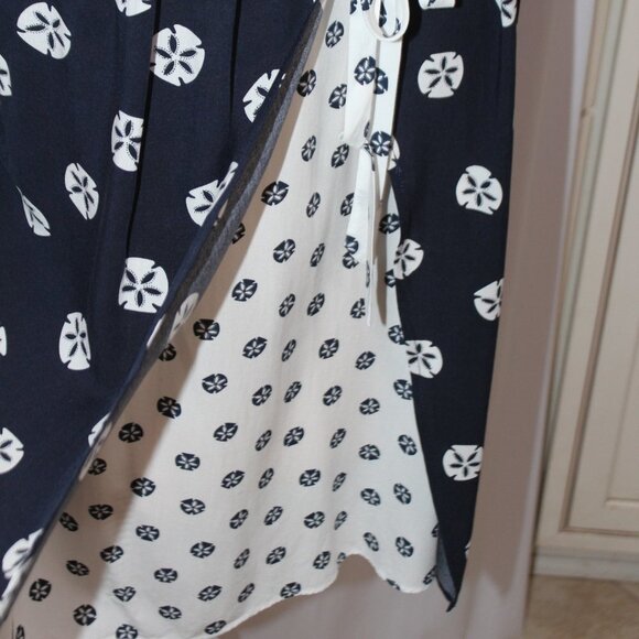 Kaari Blue Sand Dollar Print Navy and White Sleeveless Top - Picture 8 of 13